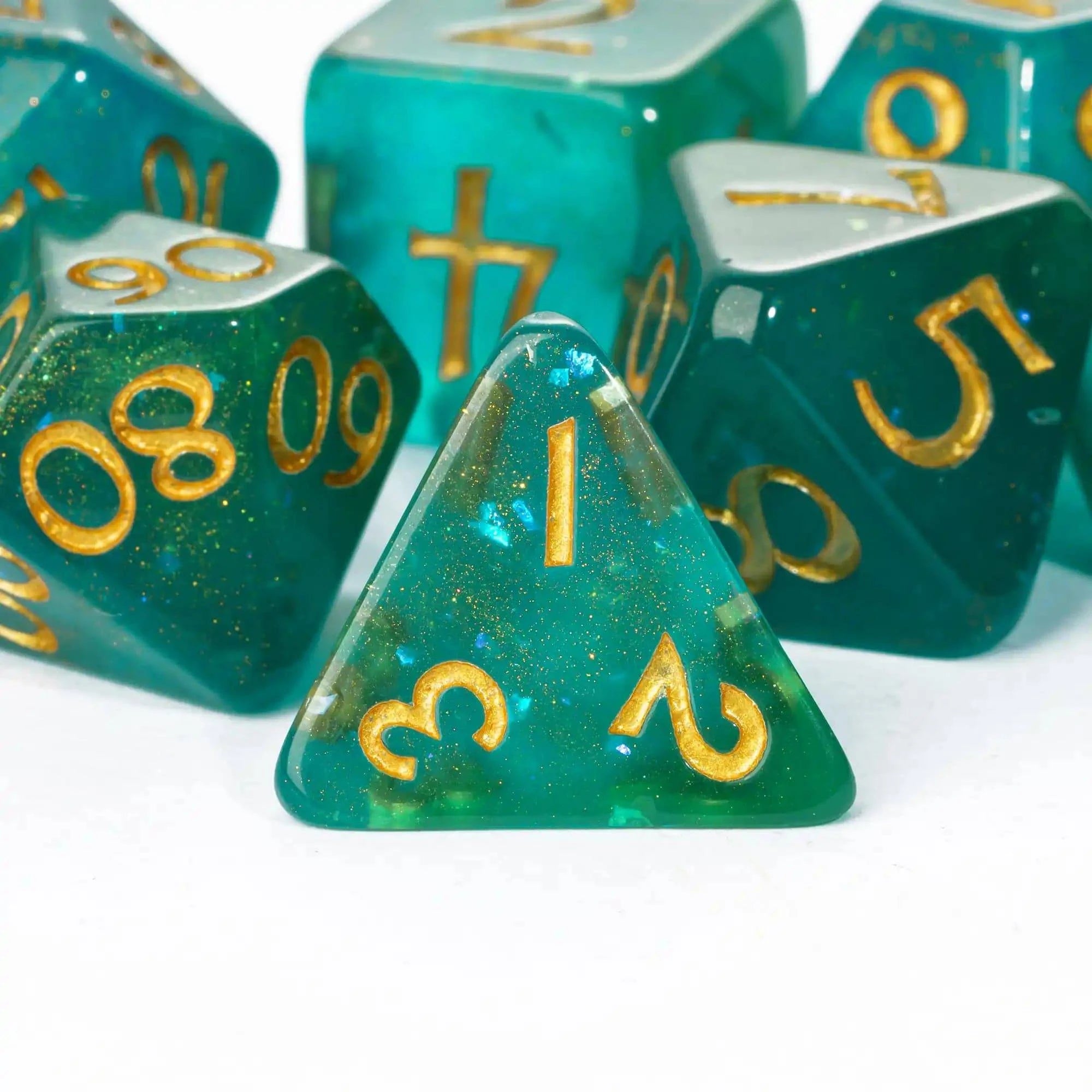 Cusdie New Big Font DnD Dice Set 7Pcs Cut Angle Glitter D&D Dice Resin D4-D20 Polyhedral Dice for Role Playing Game Board Games - The Adventurer's Chest