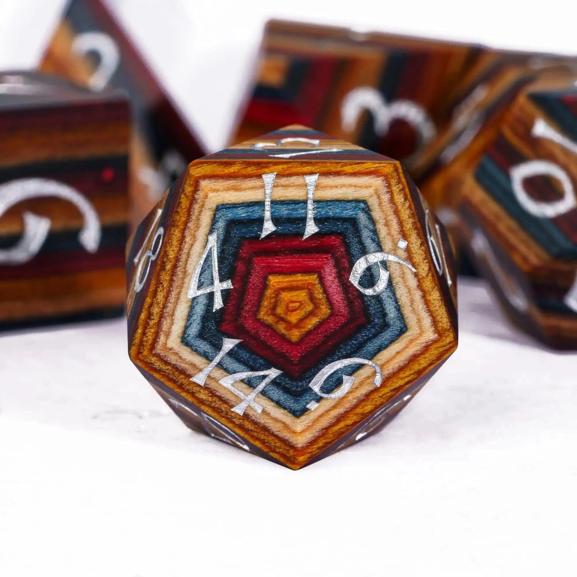 Cusdie DND Wooden Dice Set Unique Stripe D&D Dice 7Pcs D4 D6 D8 D10 D% D12 D20 Polyhedral Games Dice Set for Table Games TRPG - The Adventurer's Chest