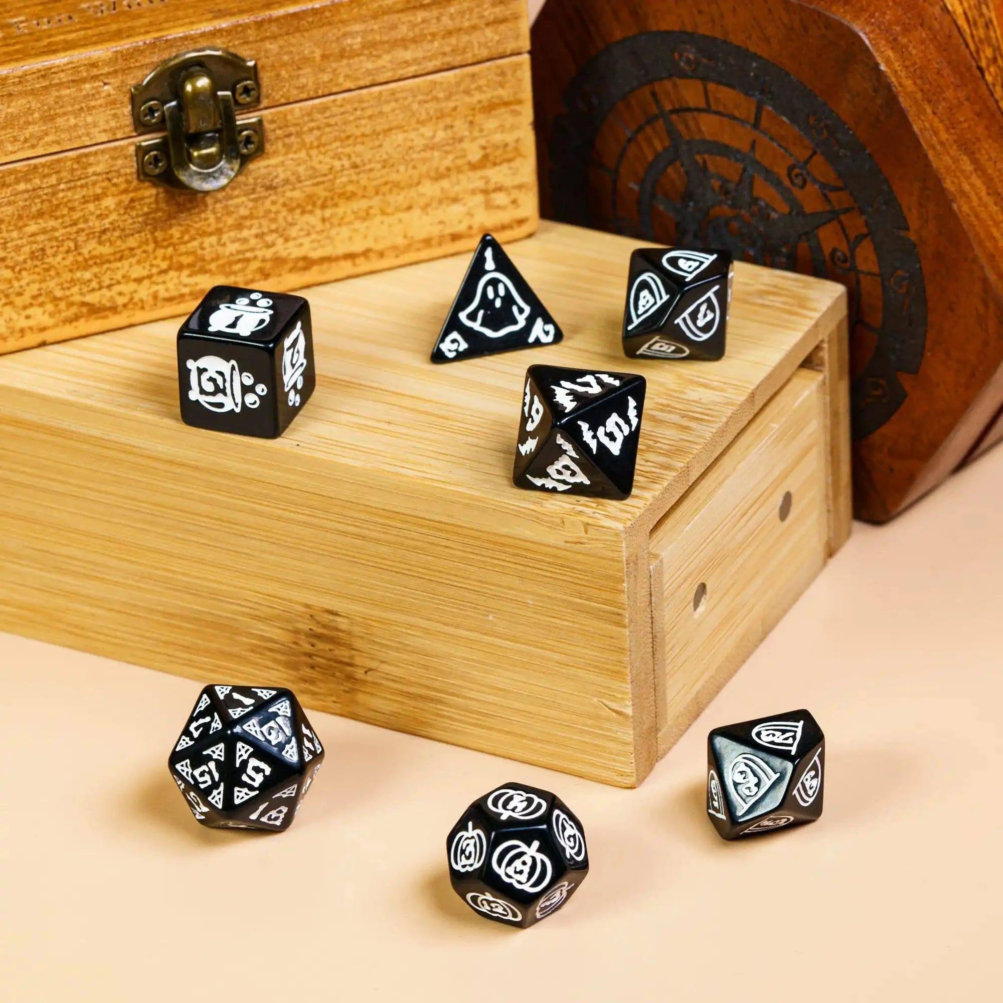 CRITALLIC-Halloween Dice Set, Pumpkin Bat Ghost, Polyhedral D&D Dice for Role Playing Game, D4-D20 Festival Gift, New, 7Pcs - The Adventurer's Chest