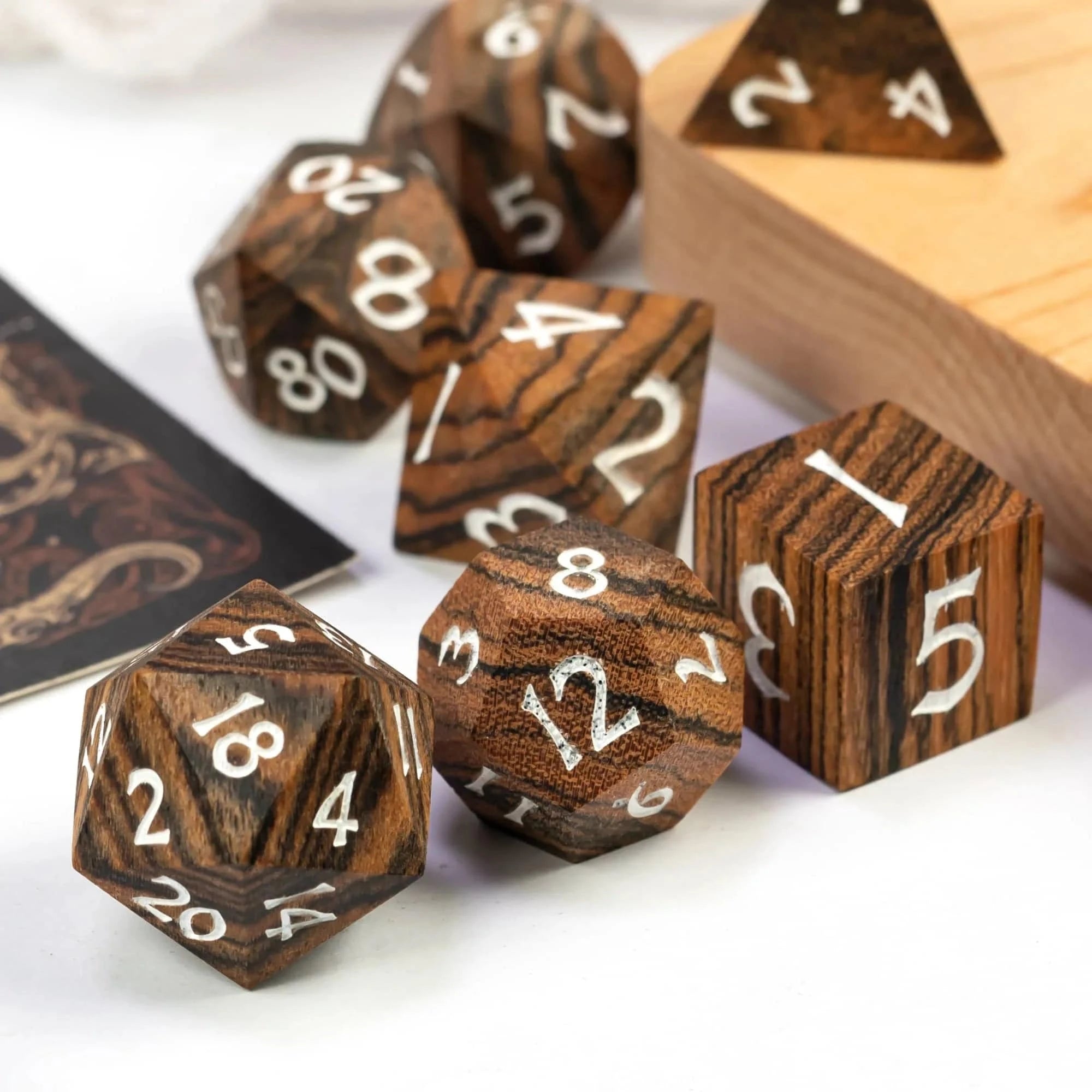 Cusdie DND Wooden Dice Set Unique Stripe D&D Dice 7Pcs D4 D6 D8 D10 D% D12 D20 Polyhedral Games Dice Set for Table Games TRPG - The Adventurer's Chest