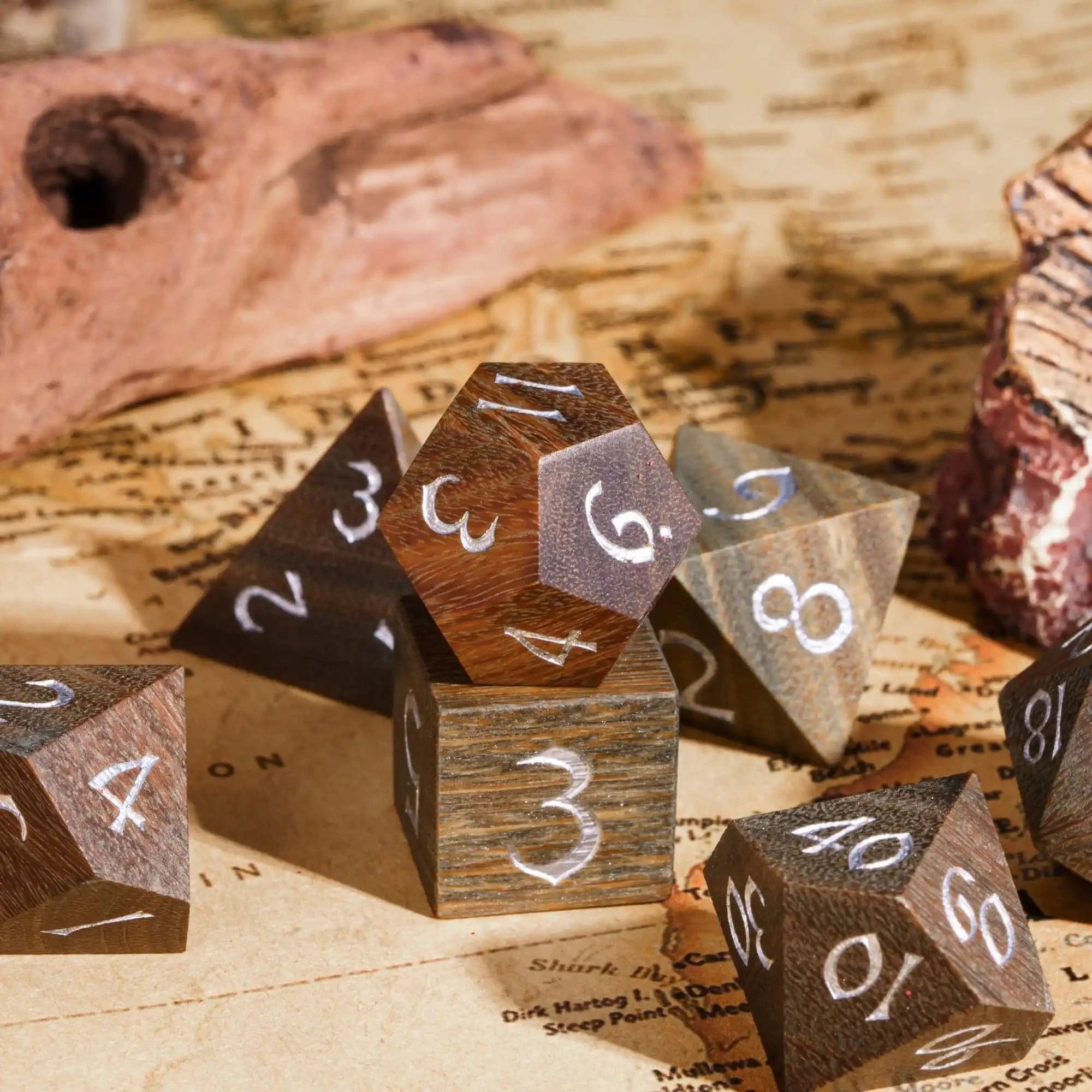 Cusdie DND Wooden Dice Set Unique Stripe D&D Dice 7Pcs D4 D6 D8 D10 D% D12 D20 Polyhedral Games Dice Set for Table Games TRPG - The Adventurer's Chest